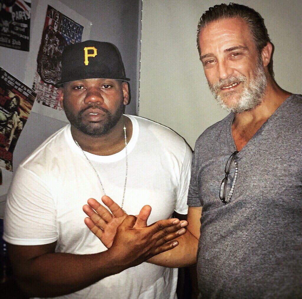 TommyLaroc's tweet photo. @Raekwon of da @WuTangClan blessed Miami with the knowledge. Give thanks, #DjHeron you did it again @ChurchHillsPub #WuTang #hiphopdontstop https://t.co/FWK9dy44jZ