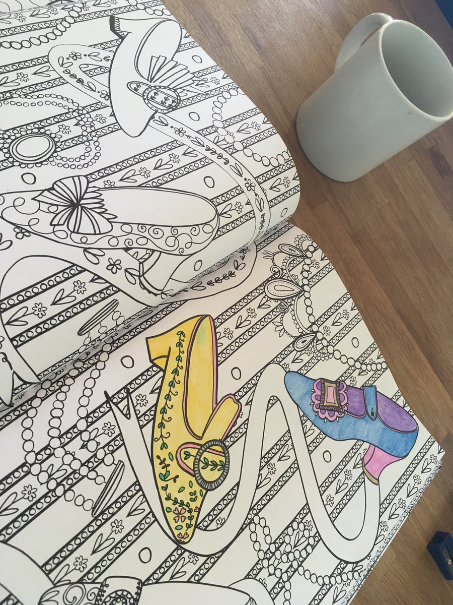 eenalol's tweet photo. Morning necessities. #colouringya #teaya https://t.co/dH0r6bDwAl