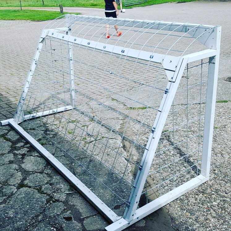 De nieuwe goaltjes voor Bubblevoetbal zijn klaar.. en mooi geworden!