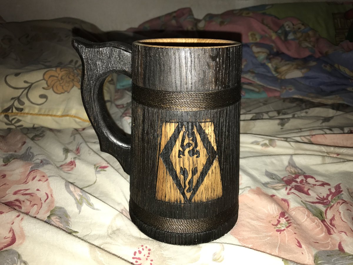 arwinjohnraul7's tweet photo. My Skyrim mug is finally here from @OakWoodWork :)  Love it. #beertankard #beermug #skyrim @BethesdaStudios @ElderScrolls @bethesda #tankard https://t.co/DLRkwb3nvB