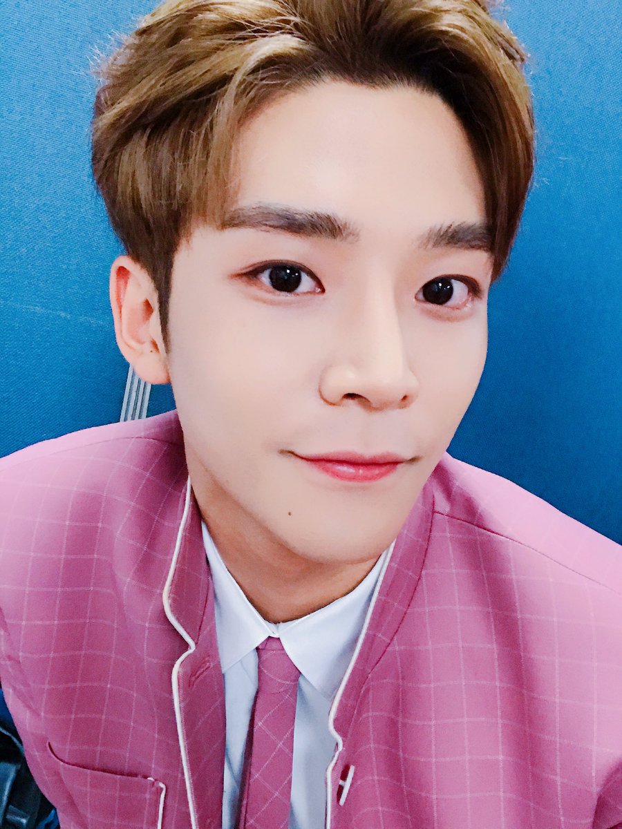 SF9_FANCLUB's tweet photo. [🎊🍀🌰🐣👅🐭🦁🌞 🔝 😇]
❣️#HAPPY_SF9_300DAYS❣️

300일간 함께 걸어준 FANTASY 고마워요💕 앞으로도 같이 걸어요🤝

#SF9 #에스에프나인 #로운 #주호
#ROWOON #ZUHO https://t.co/kq4OiaozFg