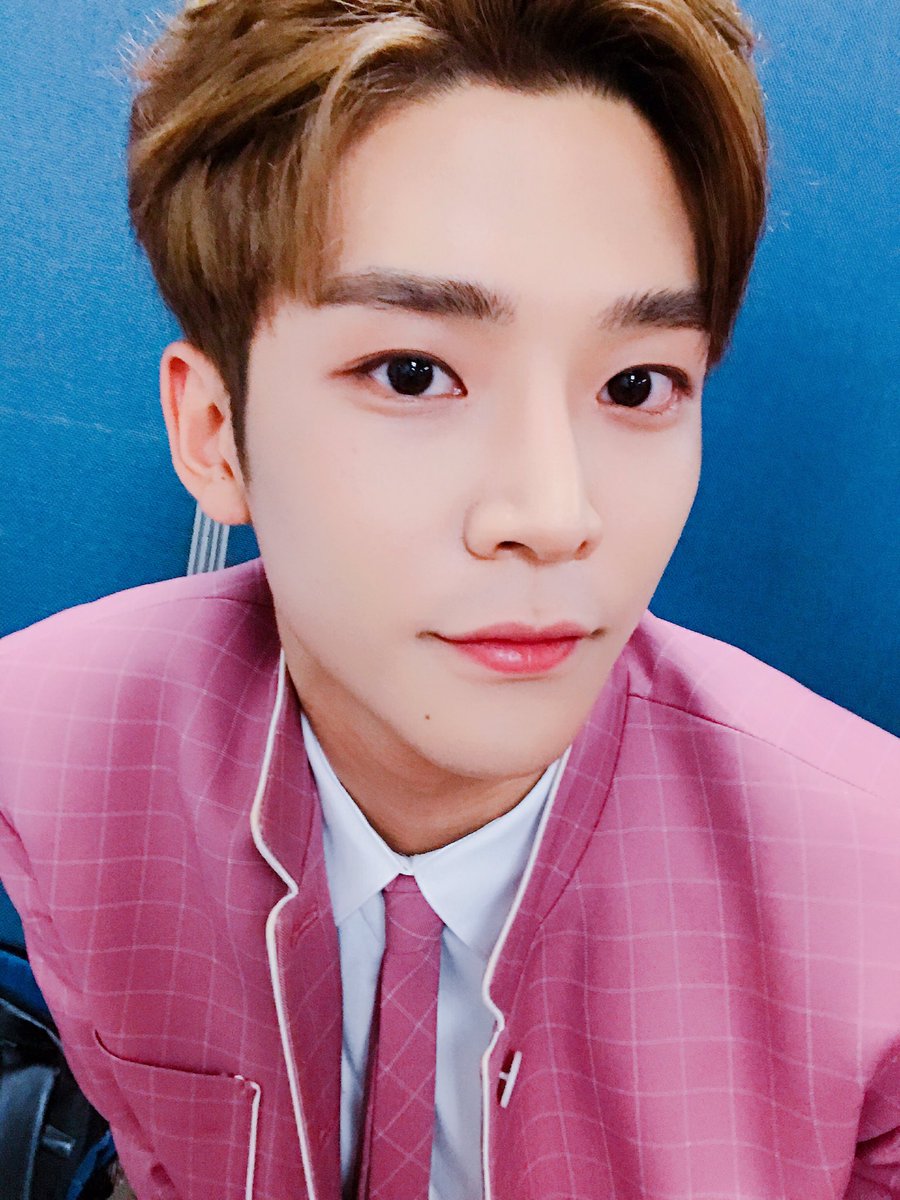 SF9_FANCLUB's tweet photo. [🎊🍀🌰🐣👅🐭🦁🌞 🔝 😇]
❣️#HAPPY_SF9_300DAYS❣️

300일간 함께 걸어준 FANTASY 고마워요💕 앞으로도 같이 걸어요🤝

#SF9 #에스에프나인 #로운 #주호
#ROWOON #ZUHO https://t.co/kq4OiaozFg