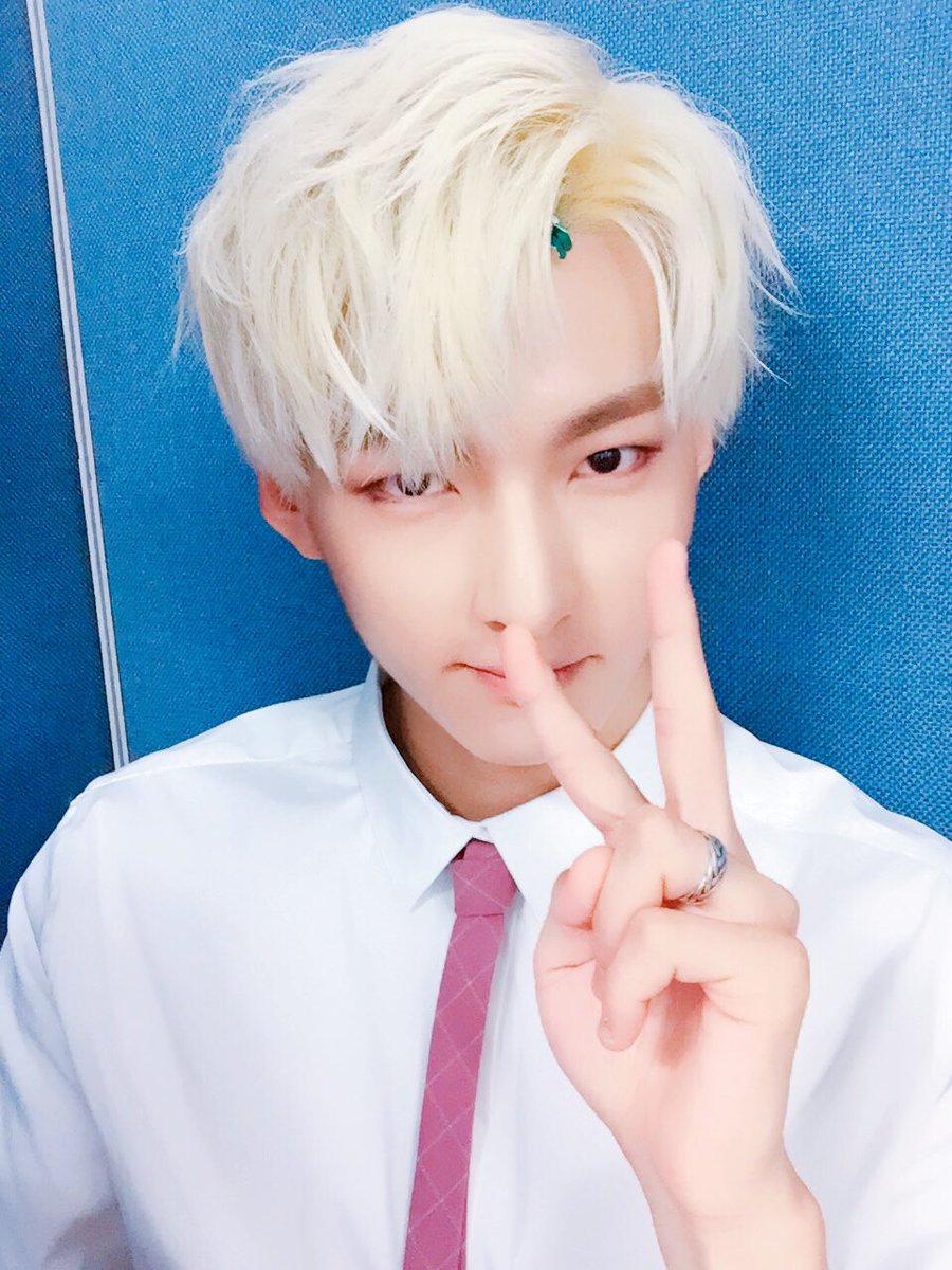 SF9_FANCLUB's tweet photo. [🎊🍀🌰🐣👅🐭🦁🌞 🔝 😇]
❣️#HAPPY_SF9_300DAYS❣️

300일간 함께 걸어준 FANTASY 고마워요💕 앞으로도 같이 걸어요🤝

#SF9 #에스에프나인 #로운 #주호
#ROWOON #ZUHO https://t.co/kq4OiaozFg