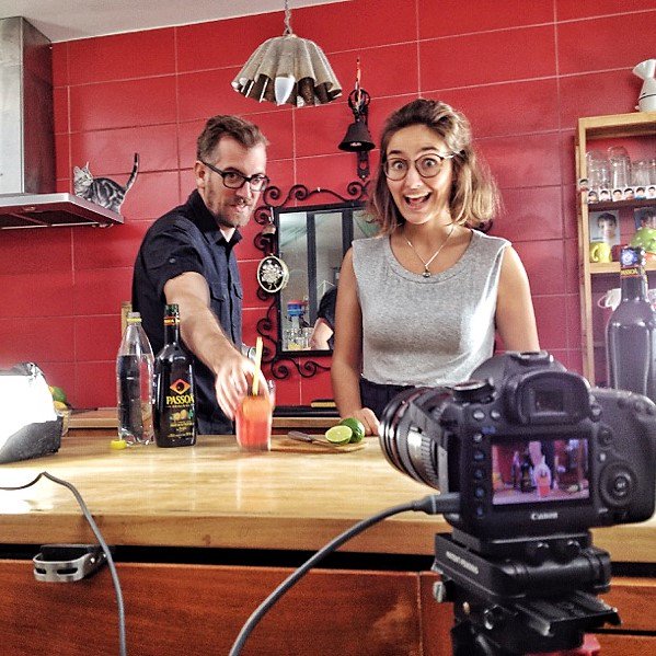 Eugénie et Antoine vous préparent un incroyable tuto #cocktail avec #Passoa. À voir très prochainement… #DV #Vacances