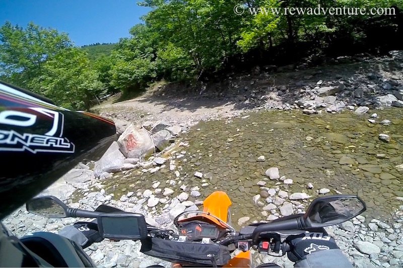 rewadventure's tweet photo. Motorcycle ride through the forest! 
#rewadventure #ktm #Greece https://t.co/3mKfZljyMb