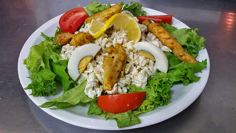 SalataRs's tweet photo. U sosu od pavlake i majoneza sa šunkom, kačkavaljem, krastavčićima pomešana sa isprženim pilećim fileom. #salata https://t.co/j3uAtOSOIn https://t.co/oRT6JryElY