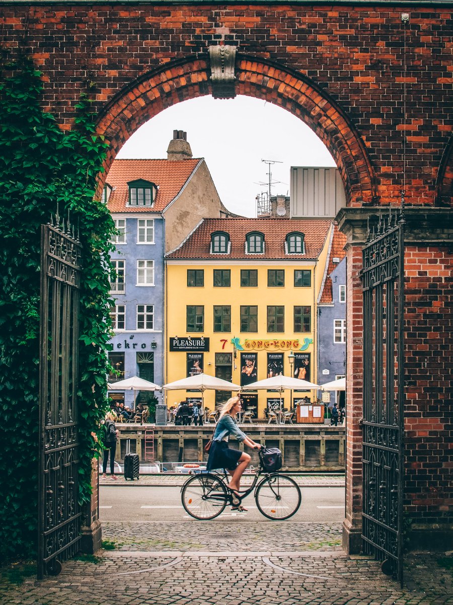 This little scene from #Nyhavn in #Copenhagen should be enough to cure anyone's #MondayBlues