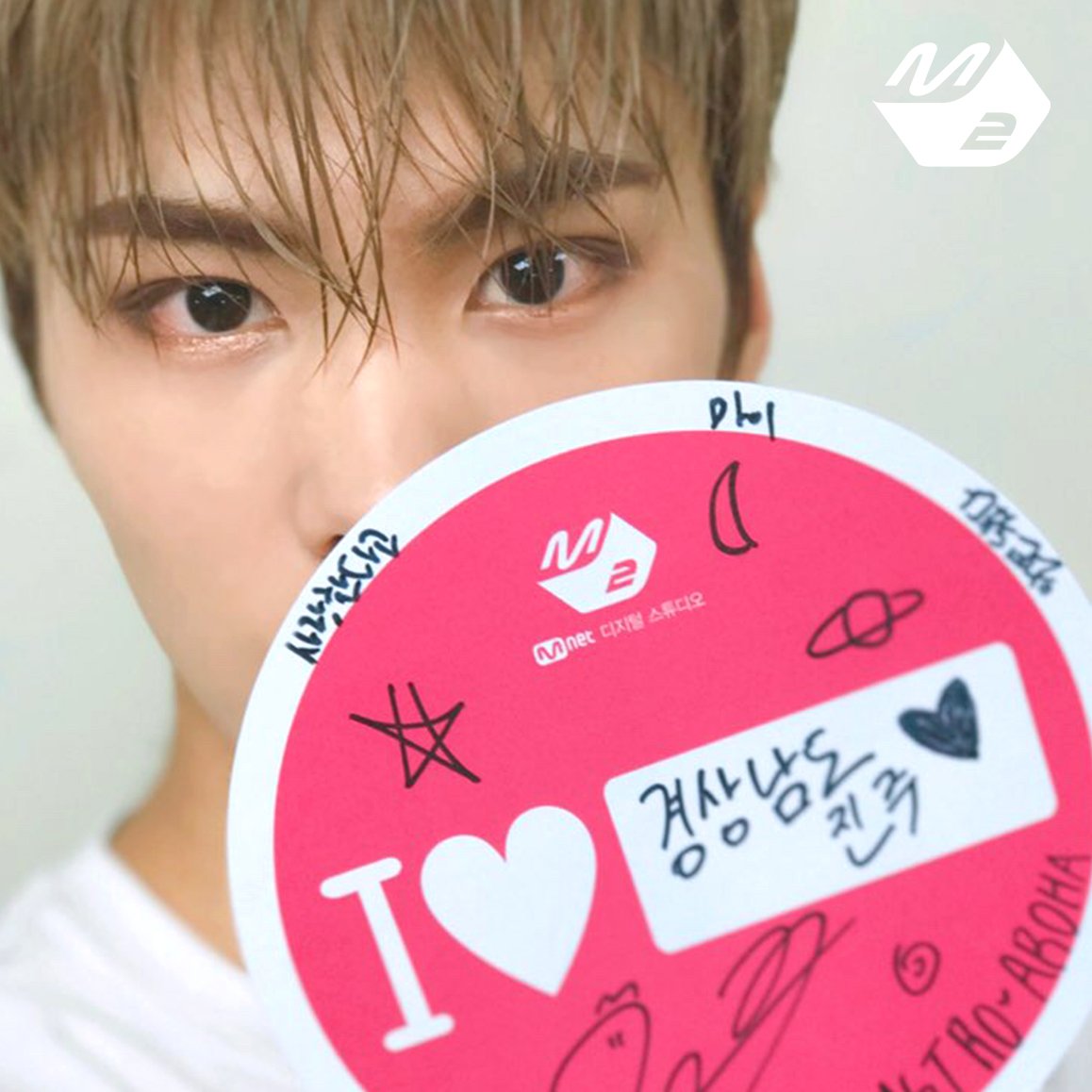 M2MPD's tweet image. [RT이벤트] 아스트로의 #엠투부채 를 받고 싶은 분은 RT!! (~8/3)
#아스트로 #ASTRO @offclASTRO
#진주의아들_박민혁
#명준이_한석봉인줄 (손글씨 이벤트 참여해주세요..♥
#JINJIN_하트_찌누
#Mnet #M2 #엠넷 #엠투