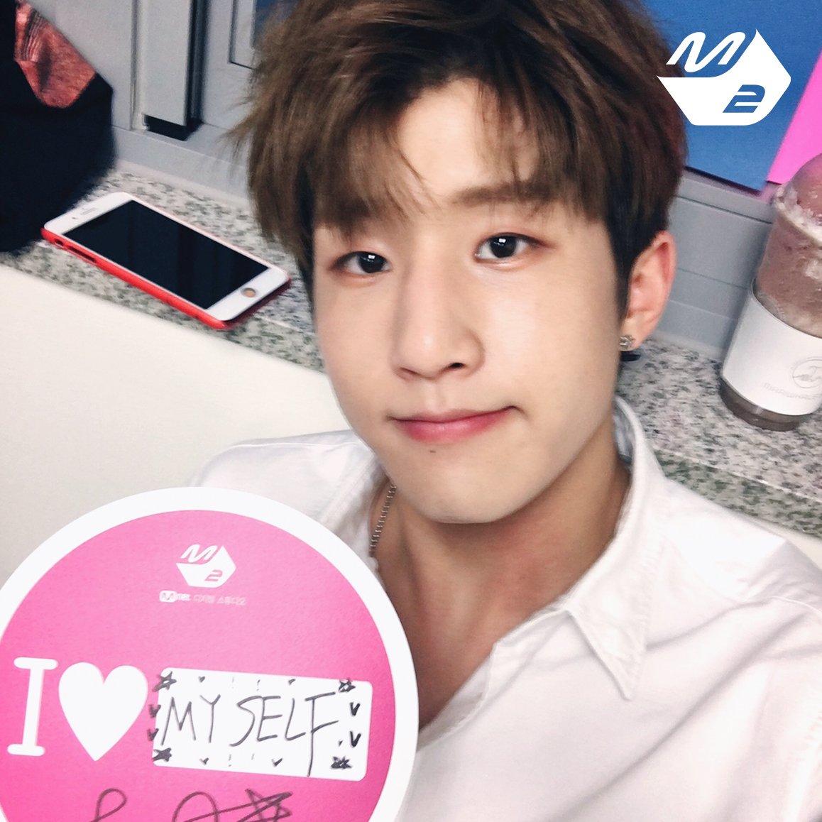 M2MPD's tweet image. [RT이벤트] 아스트로의 #엠투부채 를 받고 싶은 분은 RT!! (~8/3)
#아스트로 #ASTRO @offclASTRO
#진주의아들_박민혁
#명준이_한석봉인줄 (손글씨 이벤트 참여해주세요..♥
#JINJIN_하트_찌누
#Mnet #M2 #엠넷 #엠투