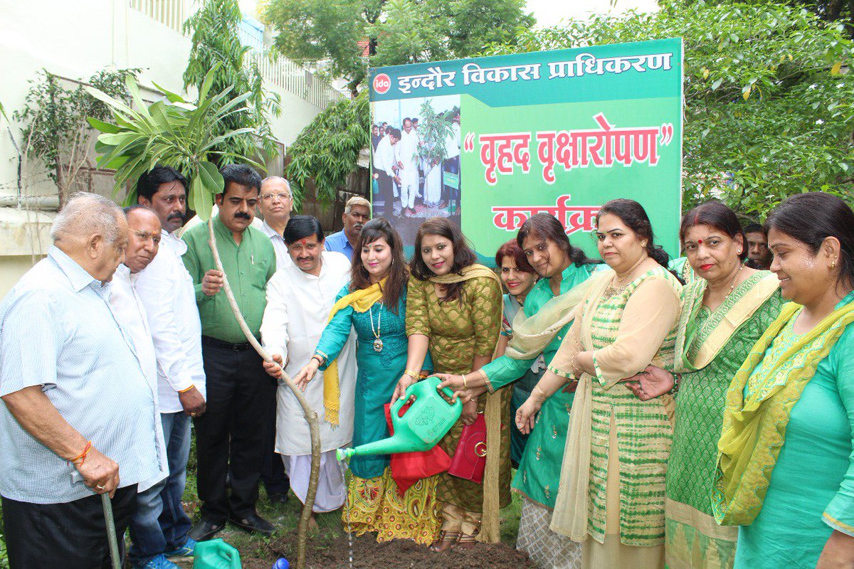 indoreida's tweet photo. Vriksharopan at geetabhavan garden indore
#vriksharopan @CMMadhyaPradesh @ChouhanShivraj @PMOIndia https://t.co/GEiyopNwXK