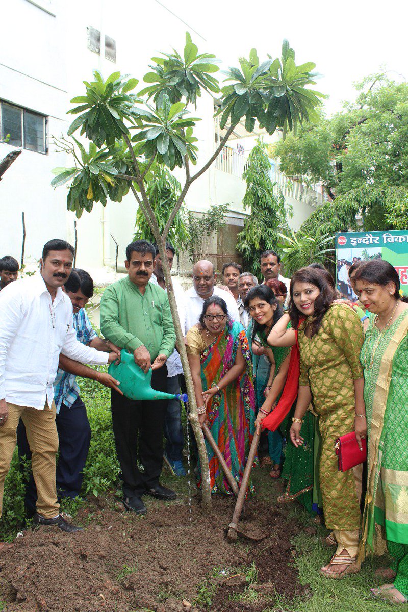indoreida's tweet photo. Vriksharopan at geetabhavan garden indore
#vriksharopan @CMMadhyaPradesh @ChouhanShivraj @PMOIndia https://t.co/GEiyopNwXK