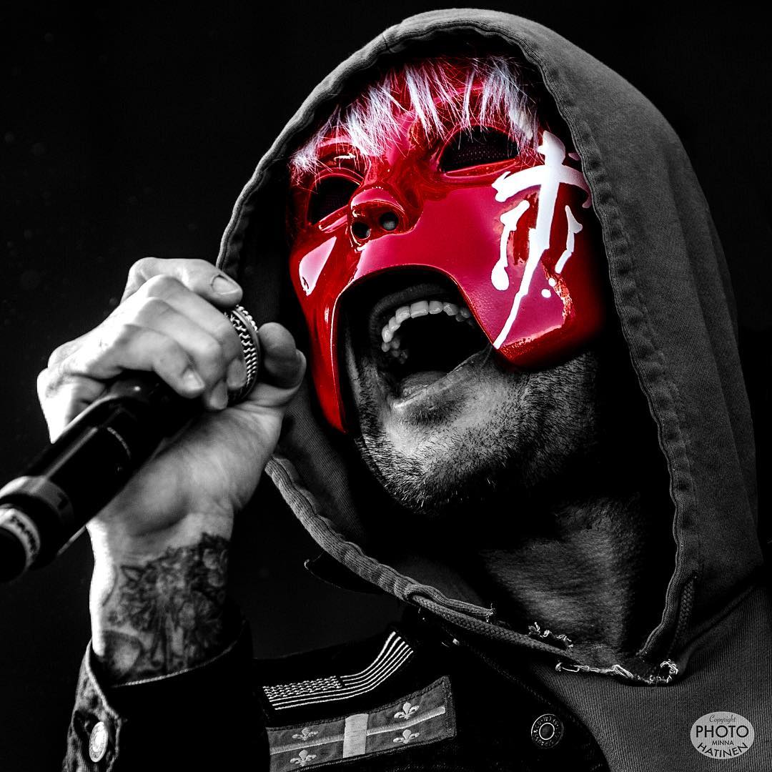 Johnny 3 Tears &amp; Danny of <a href="/hollywoodundead/">Hollywood Undead</a> with their brand new red 'V' masks!
photo by <a href="/minnahatinen/">Minna Hatinen</a>
