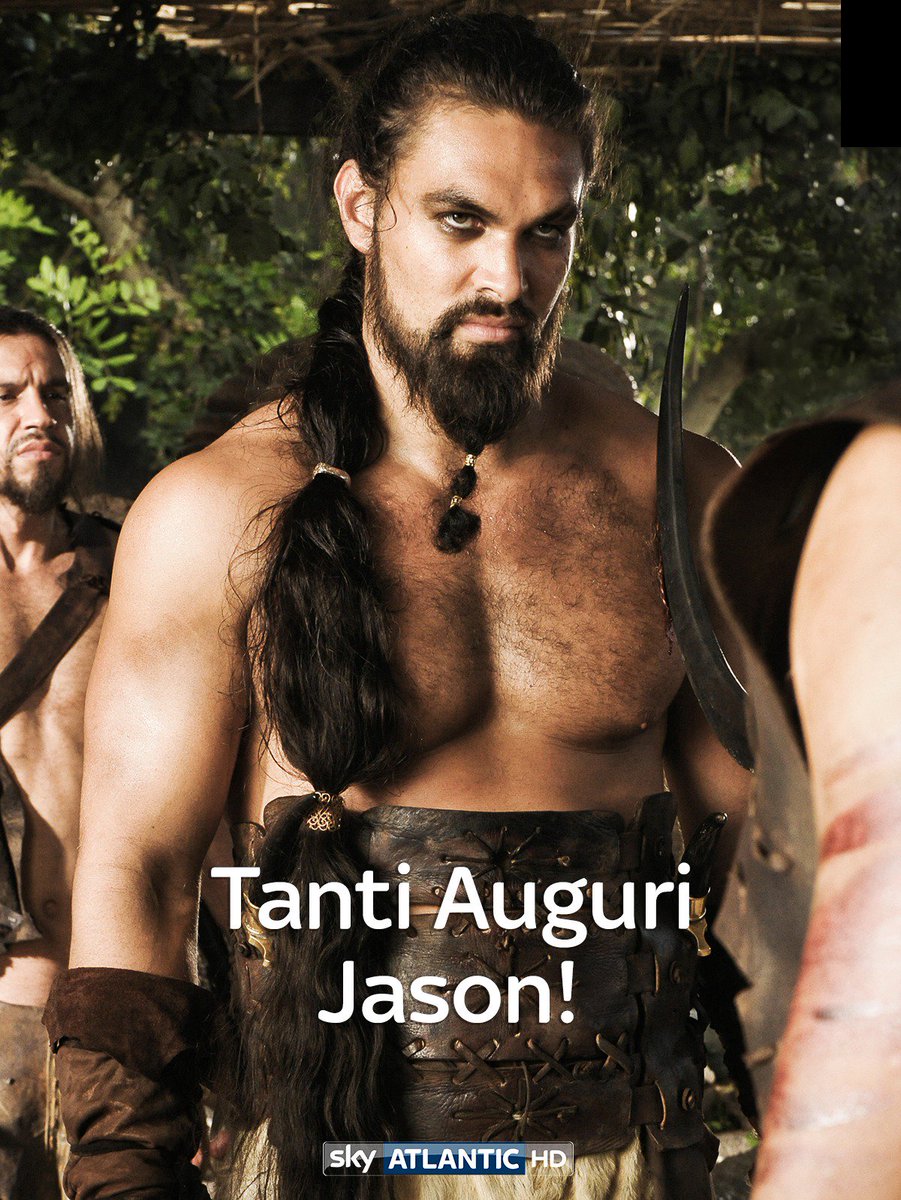 khal drogo manejando una motocicleta y daenerys atr s de l de copiloto  Prompts | Stable Diffusion en línea, image size:901x1200