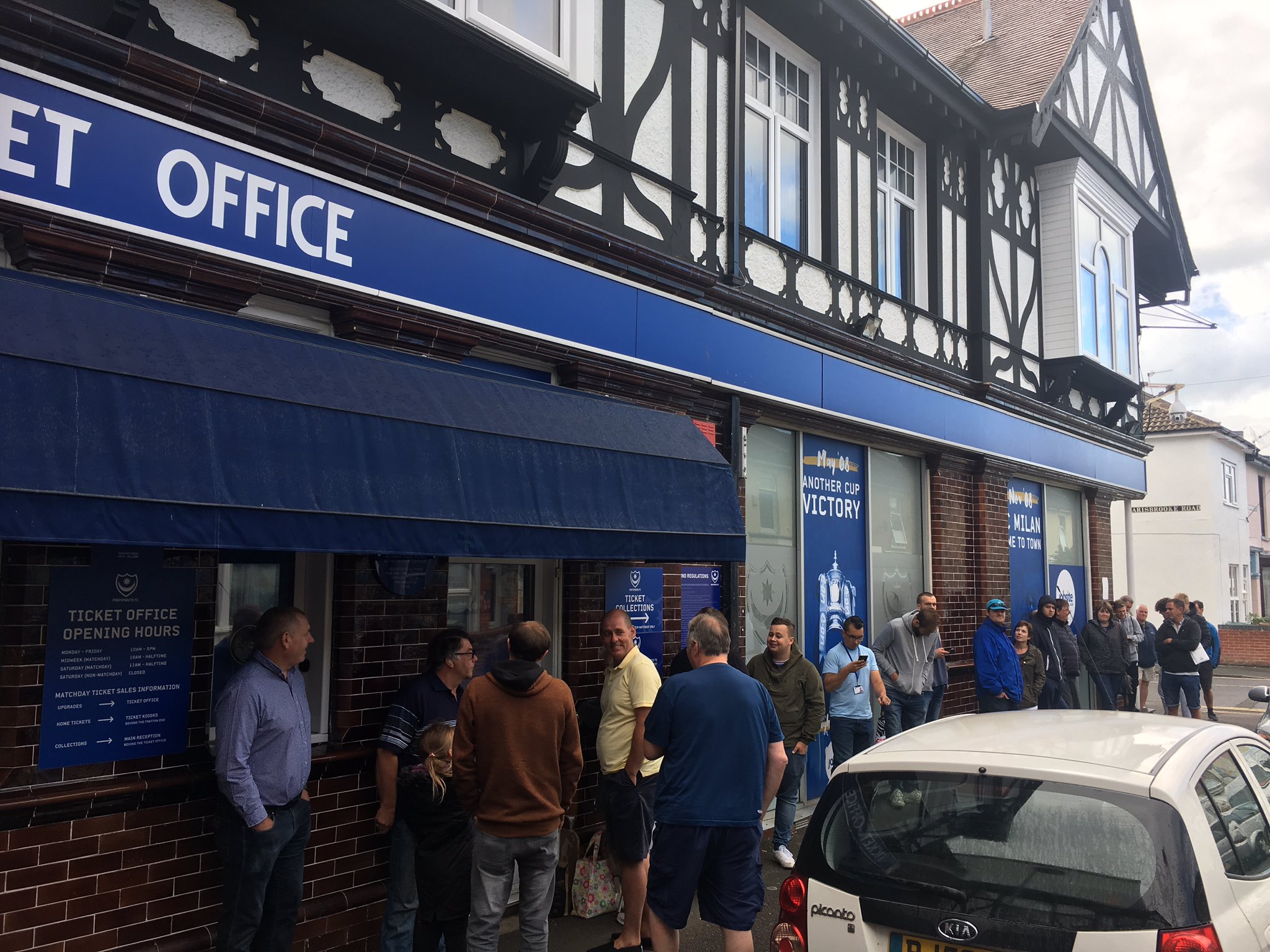 portsmouth fc on twitter quite the queue forming outside for oufcofficial tickets pompey awaydays https t co atcscdkr93 twitter