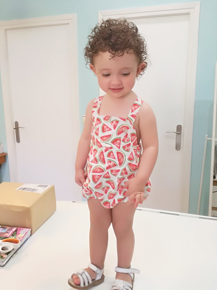 EntretelasShop's tweet photo. Que os parece nuestra peque favorita con su rana de sandias?? 🔝🔝 https://t.co/cQTmrxkiRp https://t.co/f62mzWQ2Rr