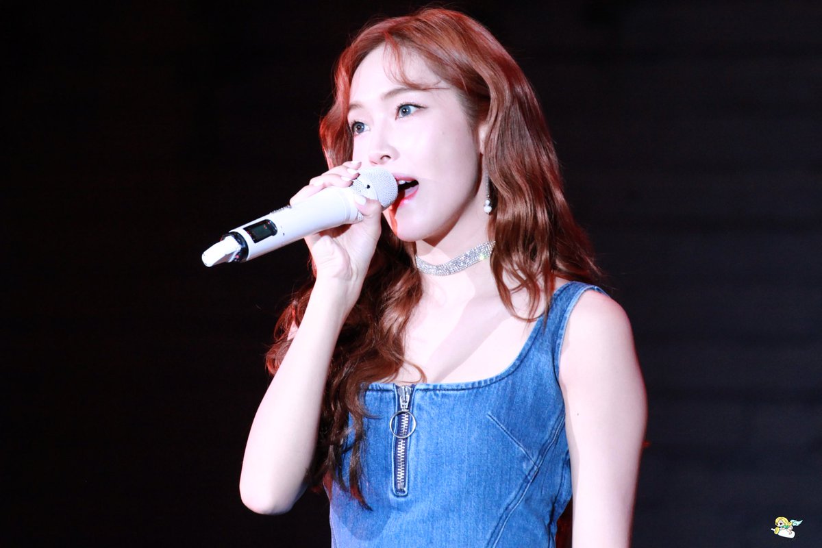 NonStopJessi's tweet photo. 170729 Jessica On Cloud Nine 🌟1st mini concert in Taiwan 🌟4p ⭐️🌟💋💋💋#Jessica #JessicaJung #정수연 https://t.co/NjaAiIbZDO