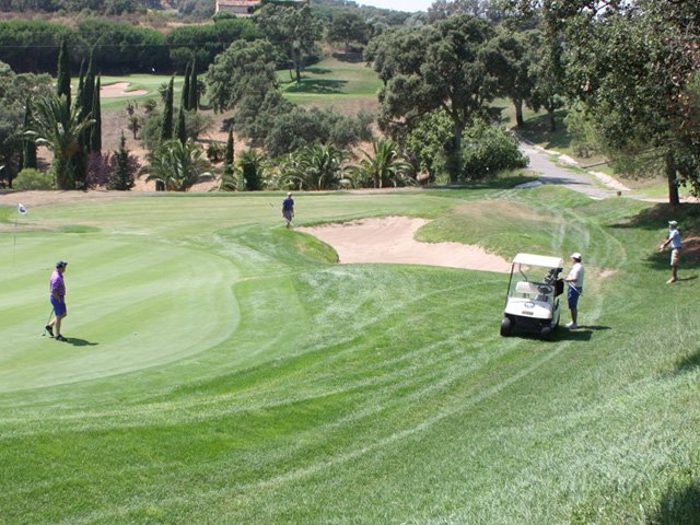 OPINIÓN - Cómo mejorar la velocidad de juego en los campos de golf gracias a la tecnología, por @RafaelVeraPutt bit.ly/2uMjWwP