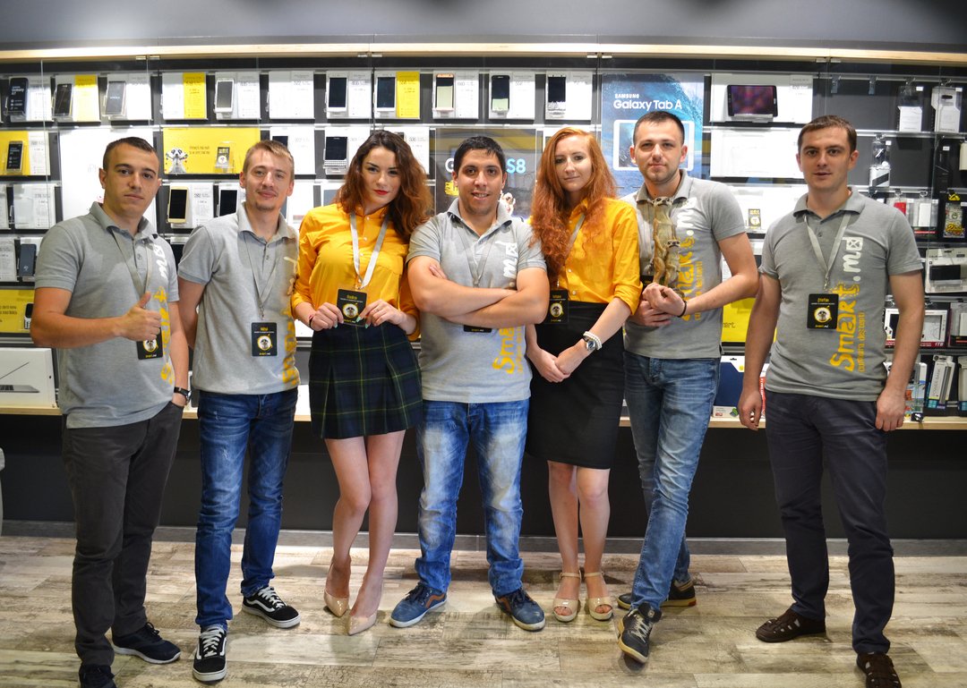 SmartMoldova's tweet photo. Echipa Smart.md începe o săptămână activă!
Dar tu cum începi ziua de luni? ☕
#smartmd #smatteam #bestteam #mondaymood https://t.co/lGXS0LcP7b