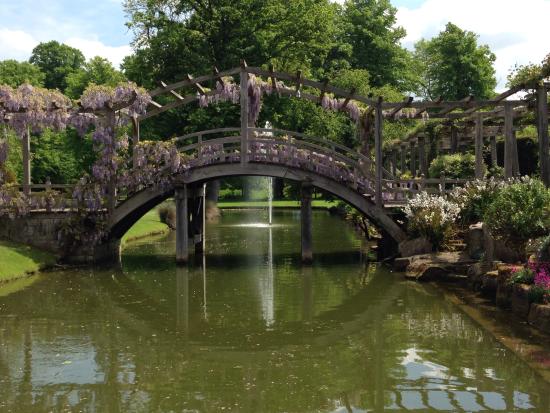 GOCCLtd's tweet photo. Here's a nice story of how Green Oak Carpentry revived the lovely old bridge at #GreatFosters https://t.co/04dJ1v0z77 #oakcarpentry #bridges https://t.co/cXYZEZWUNx