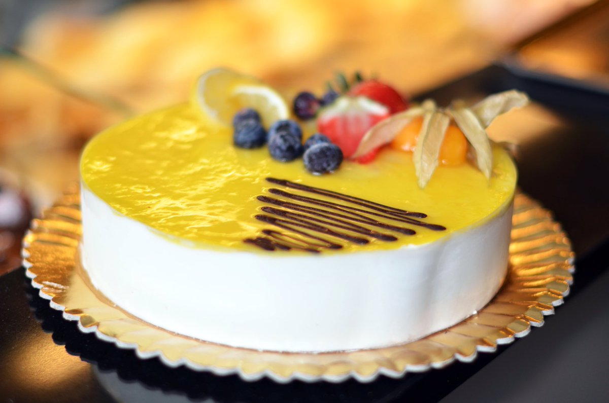 dosportenas's tweet photo. Refréscate el día  con la tarta fría de limón 🍋 @dosportenas #pastelería #Panadería #cafetería https://t.co/lSZIwcQtJh