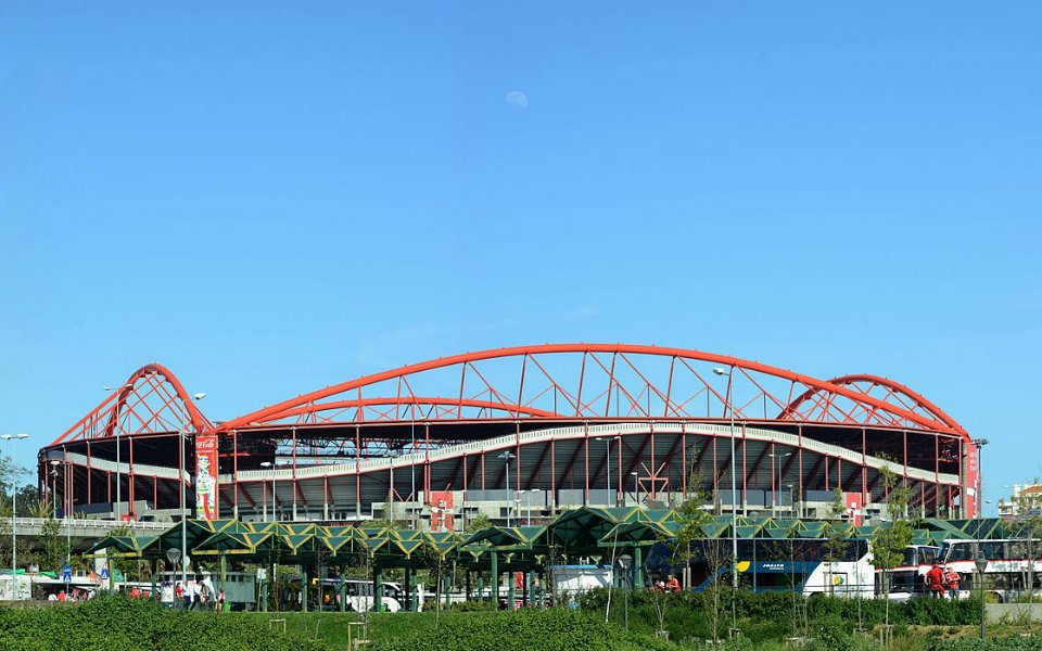 Estádio da Luz à beira da interdição? dlvr.it/PZl7rY