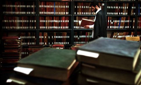 wef's tweet photo. The books that some of the world's most influential people think you should read https://t.co/Up9NVFXqqZ #reading https://t.co/I9a6hcDqHD
