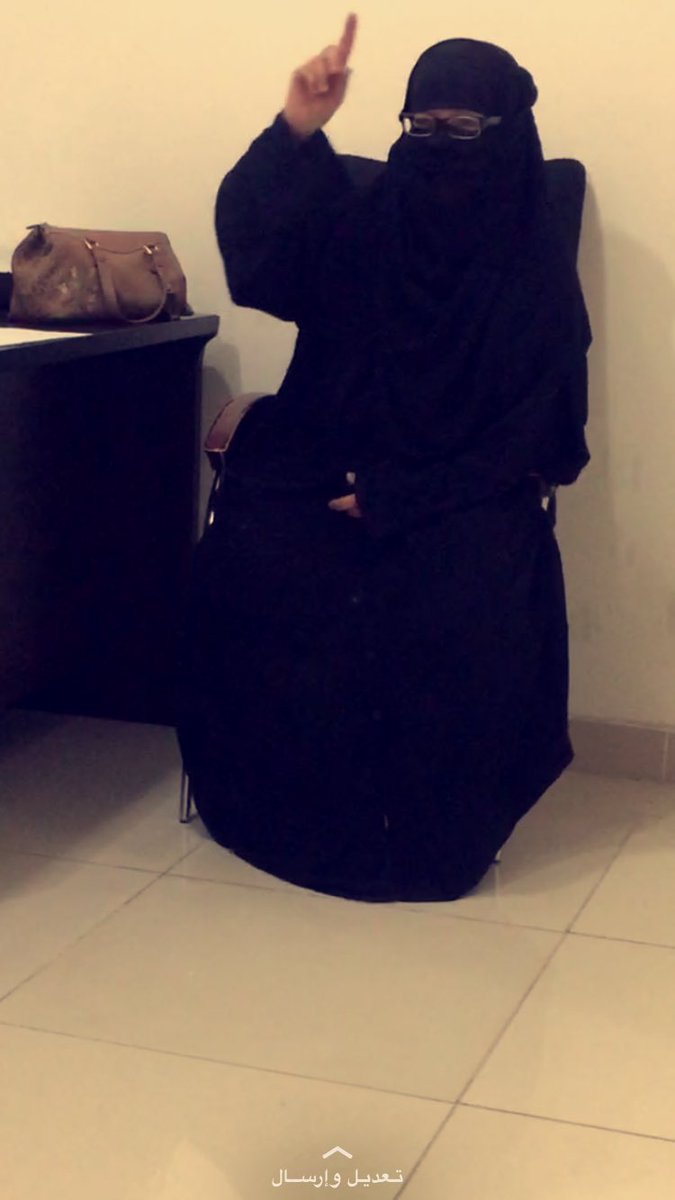 321emo123's tweet photo. من عادتي ما اشكي لجدتي امس تكلمت بدون شعور بخصوص اني ازهق بدوام وتفاجأت انها جايه عملي وقالت عاملت لك هيا مفاجأه 💔بغيت ابكي وربي https://t.co/SoJTkmj3wm