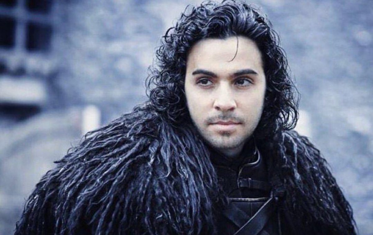 bas gaza khaleesi bas gaza
kuzey arkanda bas gaza
demir taht senin hiç durma
hadi uçur ejderhaları burdan
