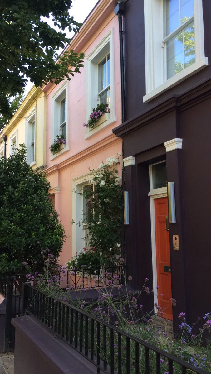 CarolineRaby's tweet photo. #MondayMorning waving #Bonjour from a sunny #NottingHill before leaving #London 😘 #BeBackSoonForSure #LondonAddict https://t.co/L4MzKW7U80