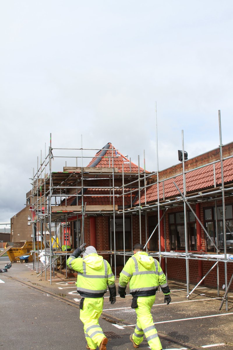 BeaumontBespoke's tweet photo. With 8 new re roofs happing this week, everyones hoping for good weather ! https://t.co/lYlsmaKw03