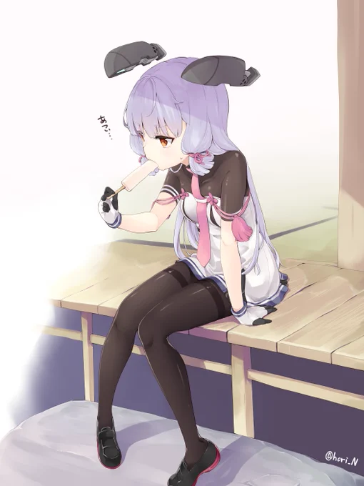 毎日熱いので縁側で叢雲ちゃんとアイス食いたい。 