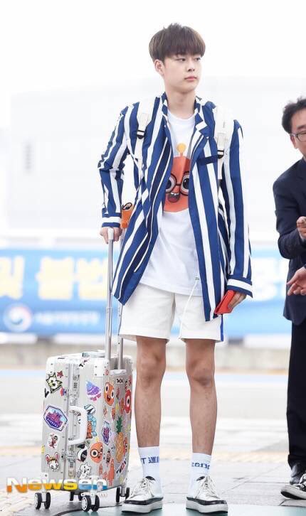 jsmtjyygyjbbjb's tweet photo. ไปหอ วนว. มาเลยขโมยเสื้อจินยองมาใส่เหรอ55555555555555555555555555555555555555555555 https://t.co/jGFPw3Vz4s