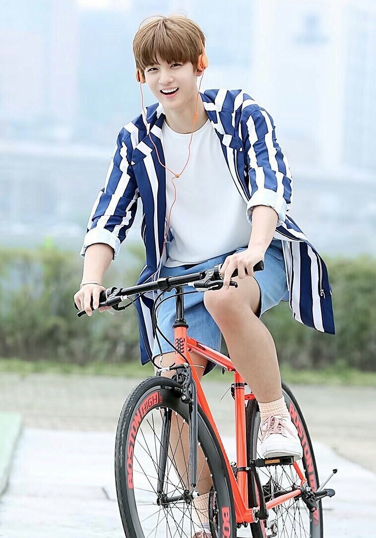 jsmtjyygyjbbjb's tweet photo. ไปหอ วนว. มาเลยขโมยเสื้อจินยองมาใส่เหรอ55555555555555555555555555555555555555555555 https://t.co/jGFPw3Vz4s