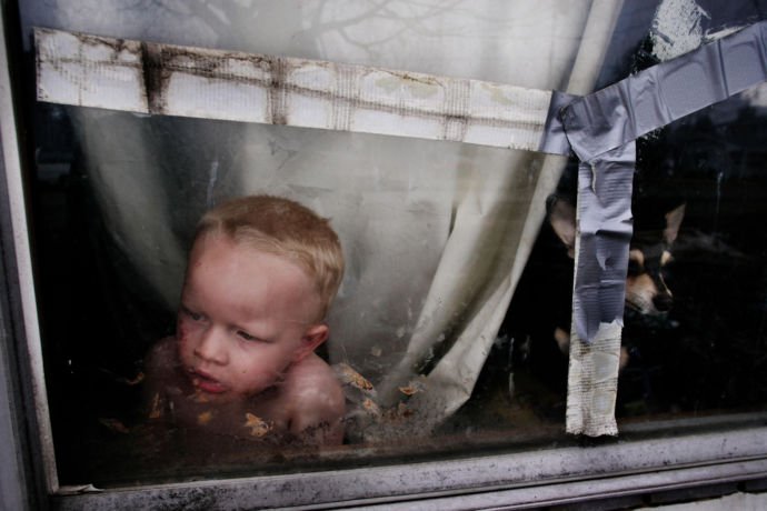 Matt Eich's photographs of America's white working class from rural Ohio show scenes of poverty and disaffection. nyer.cm/Qmakf8G