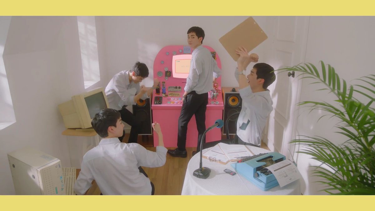 ren_mkr1205's tweet photo. ๐ ๐ฆ โ ๋ฐค ์ํ ์นดํ ๐ ๐ฆ โ
โhttps://t.co/odV8uikQdpโ
#RAINA_COMEBACK #RAINA #NUEST #ARON #๋ฐค์ํ์นดํ #LOOP https://t.co/9MSPAZFZiV