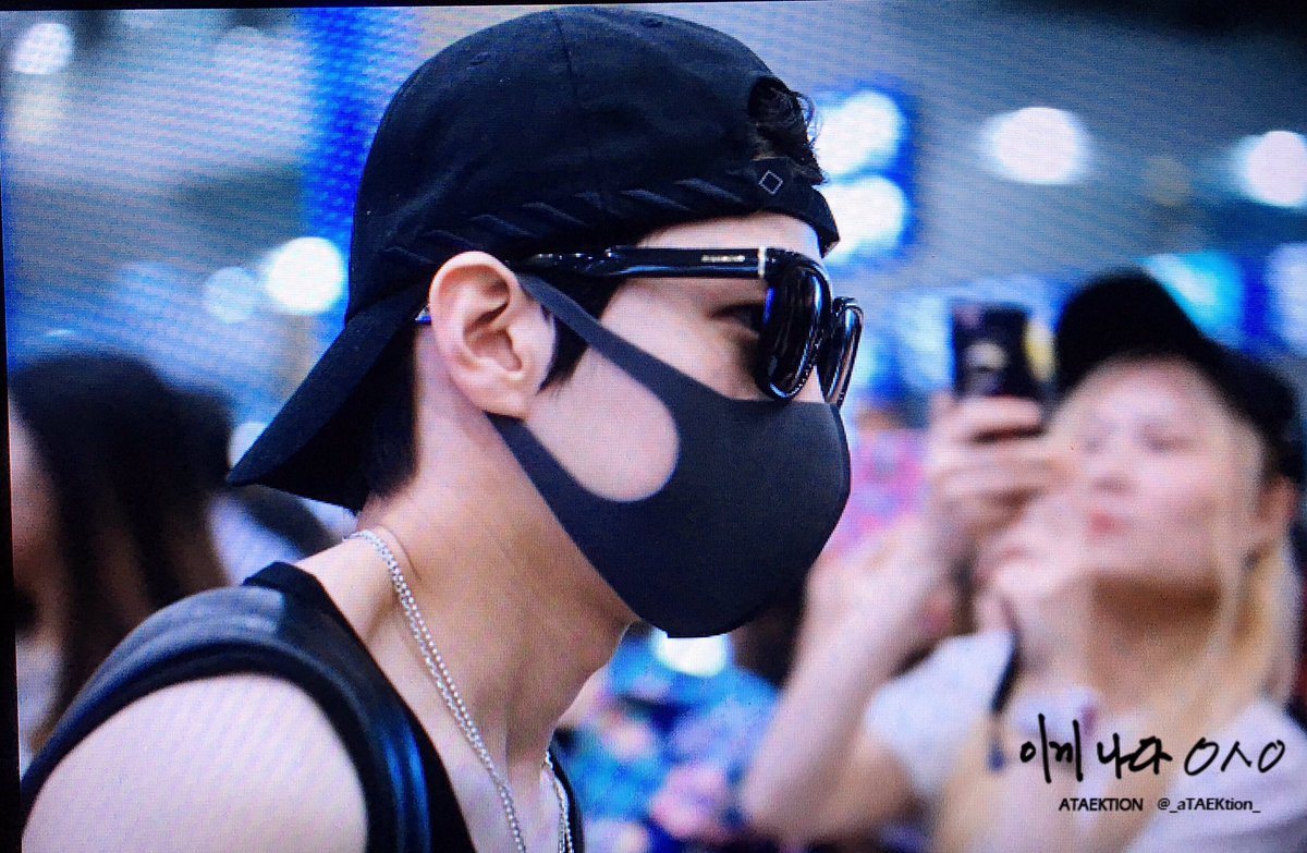 _aTAEKtion_'s tweet photo. 170731 인천공항 입국 #택운 프리뷰

@JUNGTW_LEO #레오 #빅스 #LEO #VIXX #택르망 https://t.co/9eCvcLZFOJ