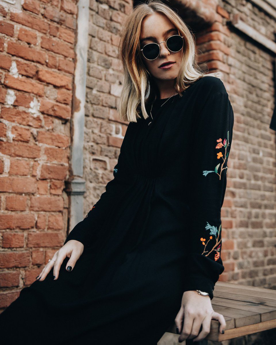 _heytaro's tweet photo. Leila Midi Dress https://t.co/ypSWsDYeGd https://t.co/cOd8pHHk1V