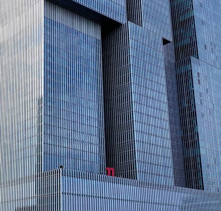 Wat blijft ‘De Rotterdam’ toch een bijzonder gebouw! #zomerinRotterdam #museumrotterdam #verticalcity #skyline