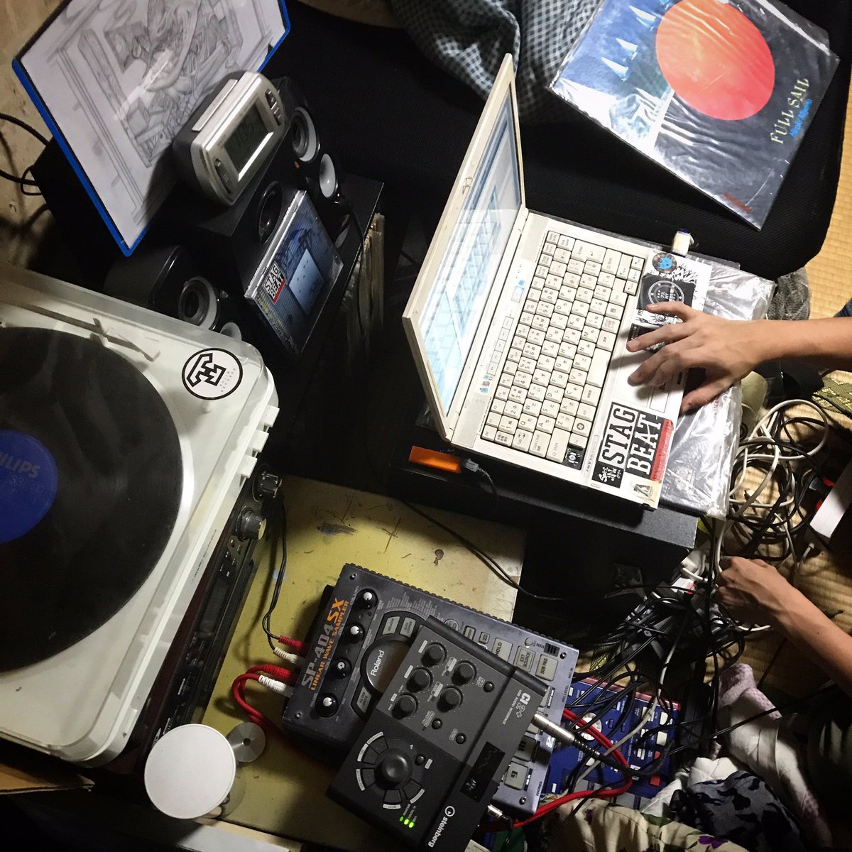 stagbeat's tweet photo. ノリで作った久しぶりの新曲REC.
#stagbeat #cavemoray https://t.co/YtdFruhNjj