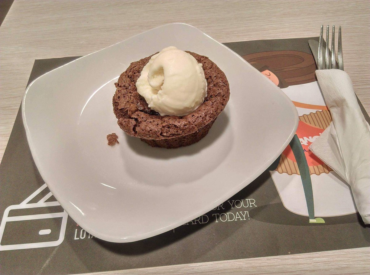 Helmi_Subahan's tweet photo. Sekali-sekala reward diri. #BeanosCafe #throwback https://t.co/x3vLQOIbfi