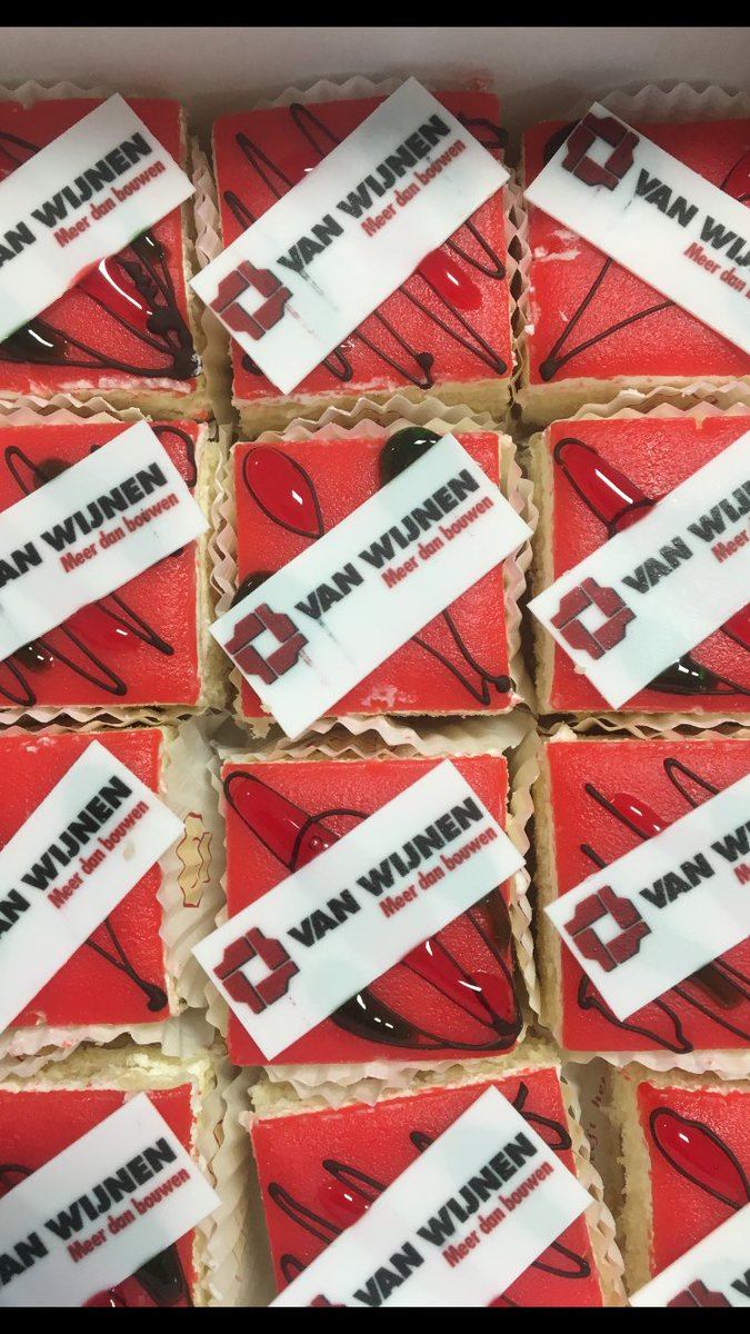 AlexDees83's tweet photo. Oplevering van @VanWijnenGroep aan @BlankertShort. Gefeliciteerd! Tevreden klant met prachtig eindresultaat. #oplevereniseenfeestje. 🎉 https://t.co/GoxH7Gln5g