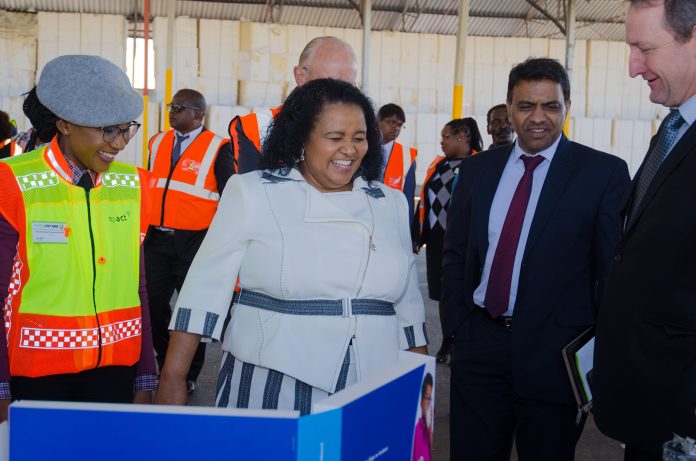 ChangeNewsZA's tweet photo. Mpact opens Liquid Packaging #Recycling Plant at the company’s Springs paper mill #MpactLiquid ♻️#environment #green https://t.co/k0o7QoUIF4 https://t.co/1KGd0OvIvc