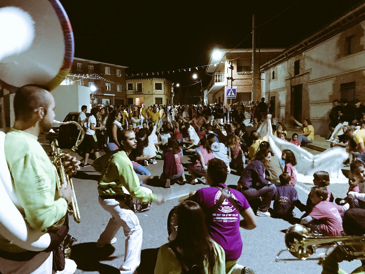 ¡Unas fiestas de 10, Bercial! Un desfile de peñas súper animado y a toda pastilla 🏃🏽 y un encierro del que no nos pudimos bajar del carro 🚜