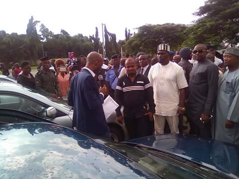 owoiraq's tweet photo. I gave out 4 cars to Ini indigenes, #500,000 to 2 Indigenes for their poultry business inline with my promise when i seek for their mandate. https://t.co/g9qyzsfQ03