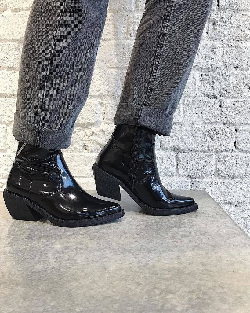 AMO_STORE's tweet photo. Cruising through Monday in the Jeffrey Campbell Crusado ankle boots. A winter staple. 
AFTERPAY now available! https://t.co/BcWKoIw267