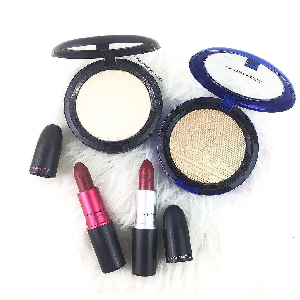 luvmelodyy's tweet photo. My favourite red @maccosmetics lipsticks Viva Glam I and Russian Red
@maccosmetics lipsticks
.
.
.
.
.
.
#makeup 
#makeupoftheday
#faceofth… https://t.co/gUTQ3cmq9u