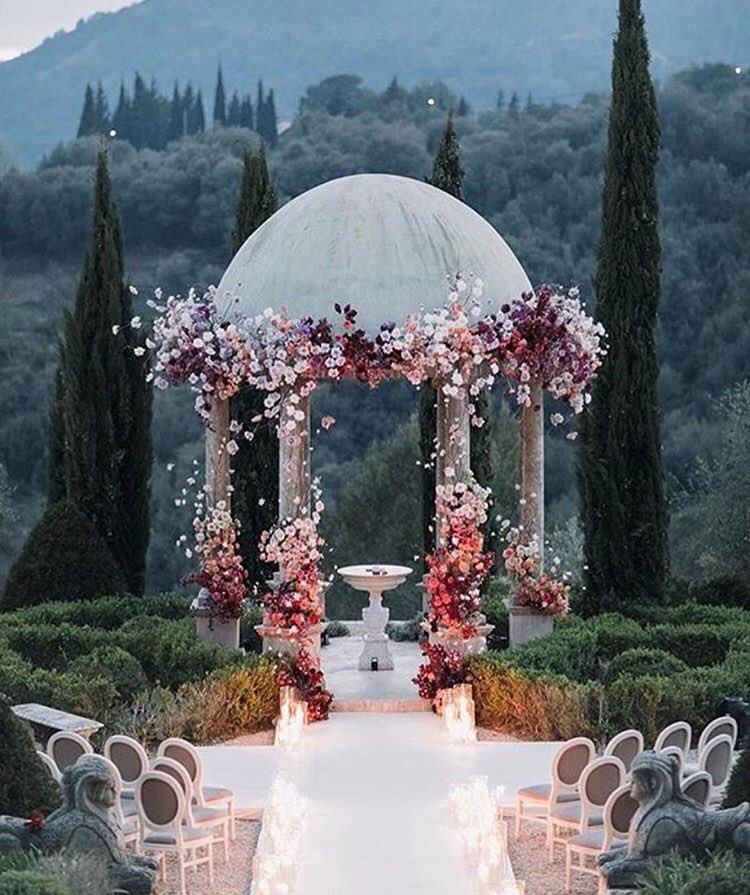 helloperfete's tweet photo. Such a dreamy outdoor setup flower 🌺🌸 
decor #MezhduNami 
photo #AndrewBayda
production #WeddingFactory https://t.co/7IWNgYgvPa