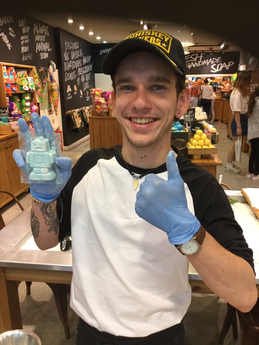 Lushluton's tweet photo. During the holidays you can come down a make your own bath bomb! Today we are making Ickle Baby Bot 🤖 https://t.co/BkCxXRUfuS