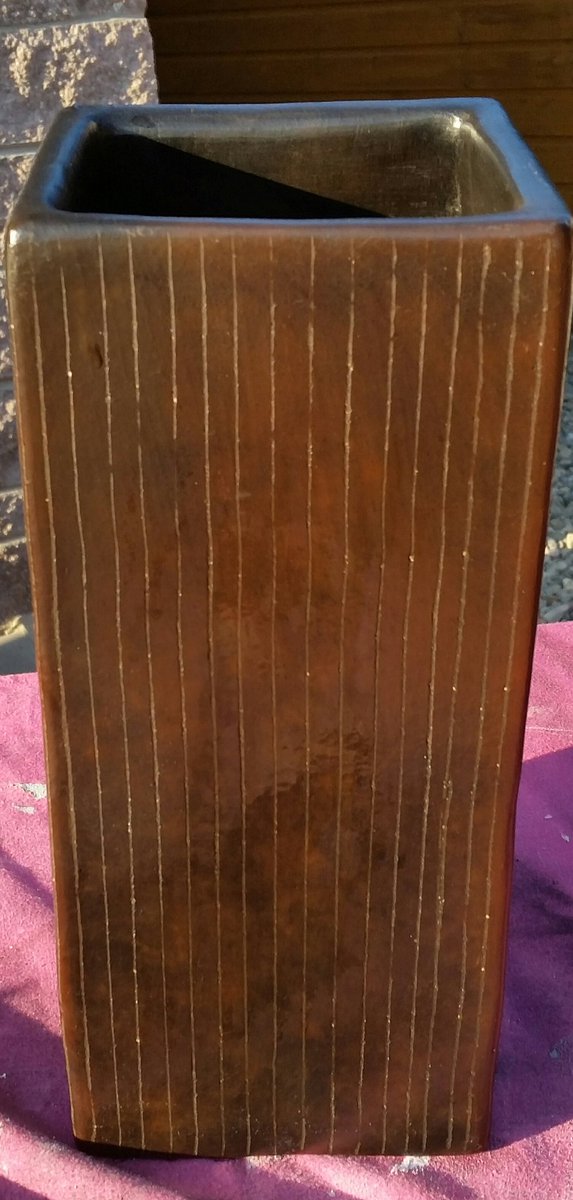 dolledupcycling's tweet photo. Love a #before&amp;after #charityshopfind #boringbrown to #beautiful https://t.co/gradvt2ily