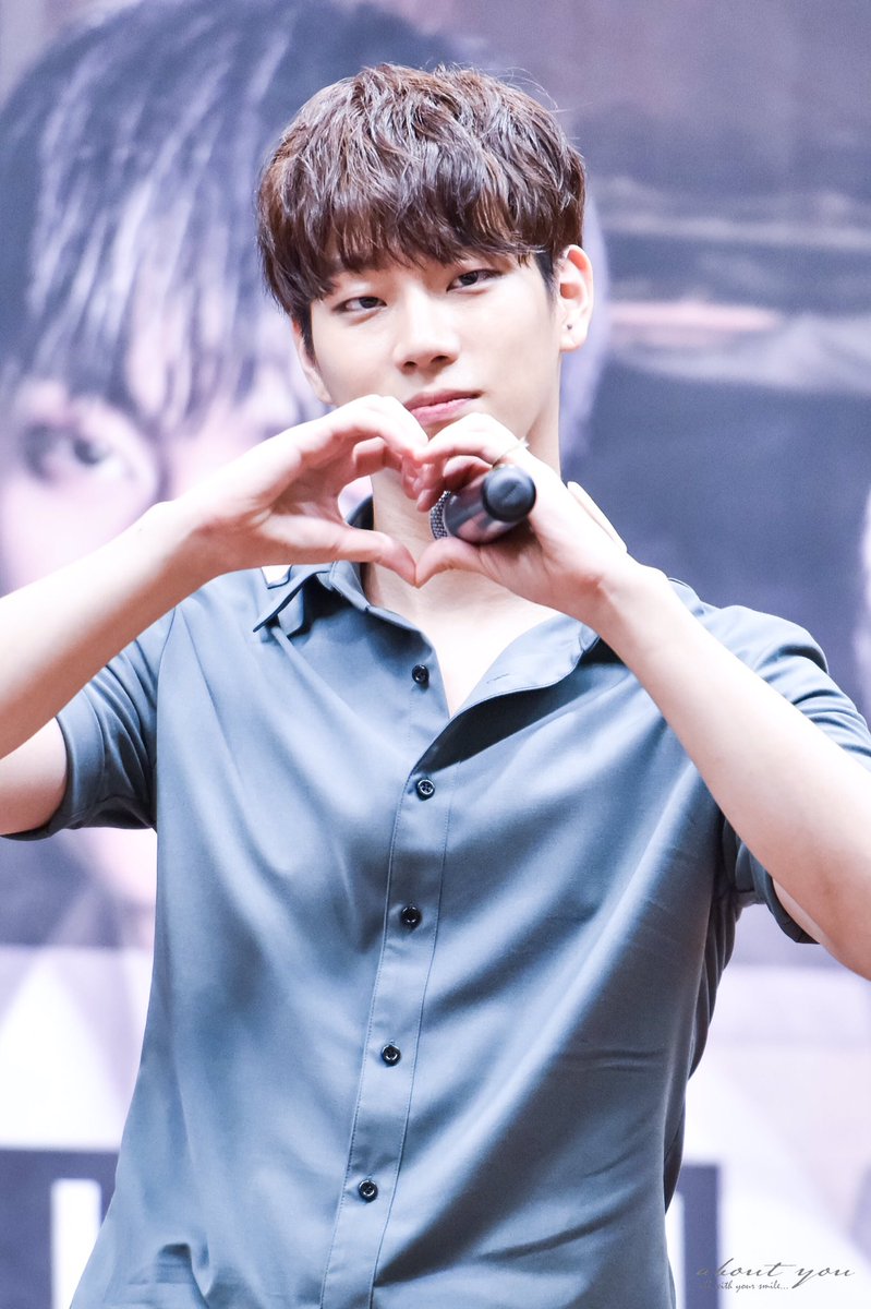 about_youjin's tweet photo. 2017.07.30 여의도팬싸 
 #유진 #youjin #유찌모찌 
#크나큰 #KNK #비 #Rain 
@KNKOfficialYNB https://t.co/qx6aivFLgN